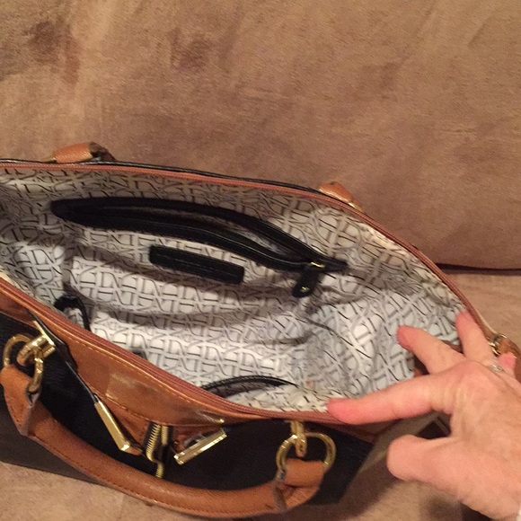 Danielle Nicole bag a stunner large mint condition - Picture 4 of 6